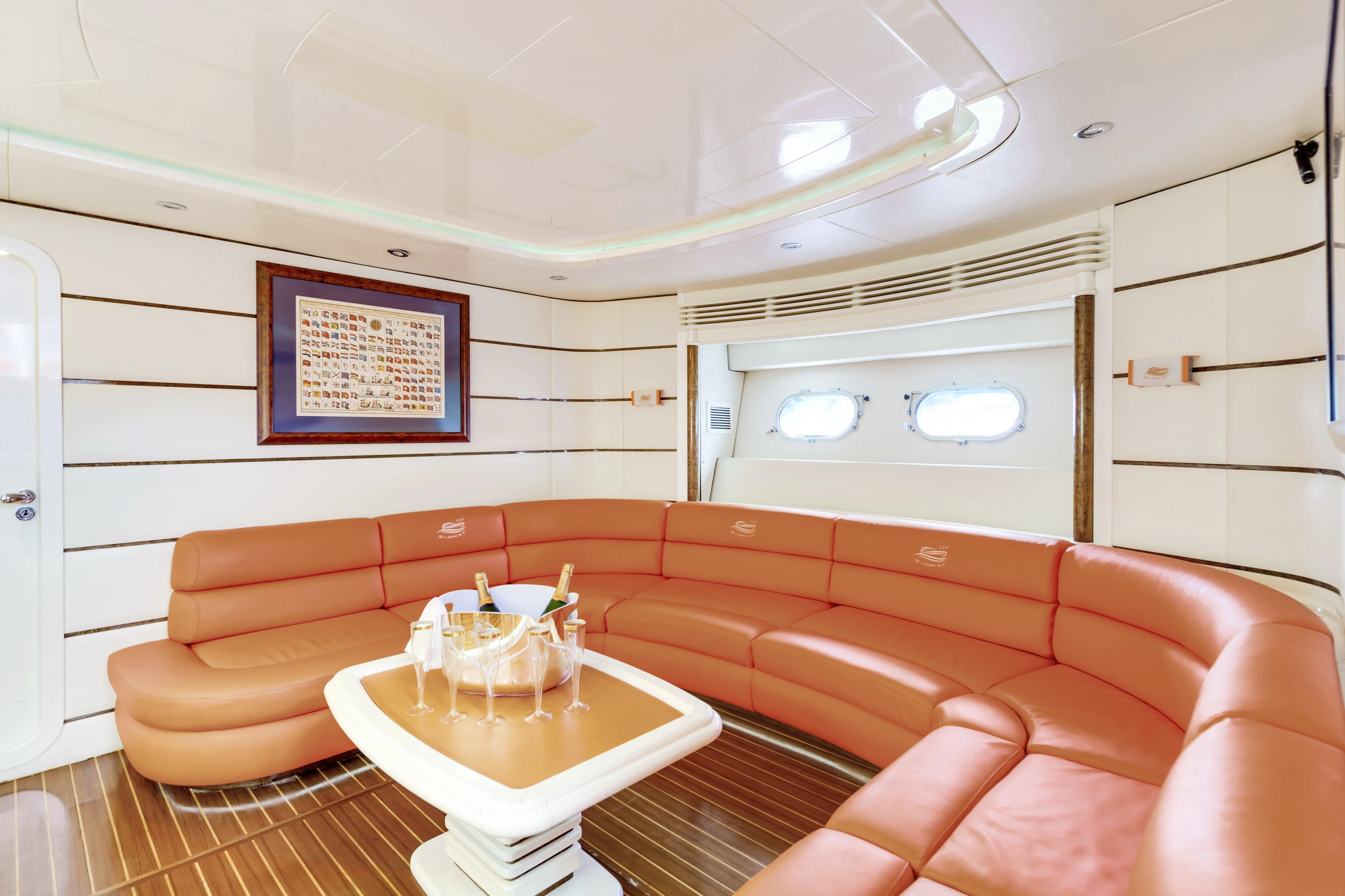 85ft Baia luxury accommodation